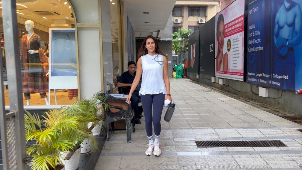 pragya-kapoor-was-snapped-at-the-gym-in-bandra-keeping-her-fitness-game-strong
